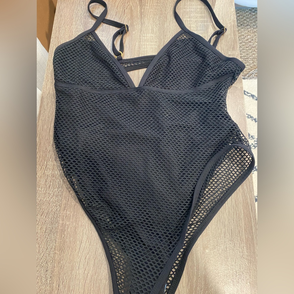 L space, black one piece - size 10